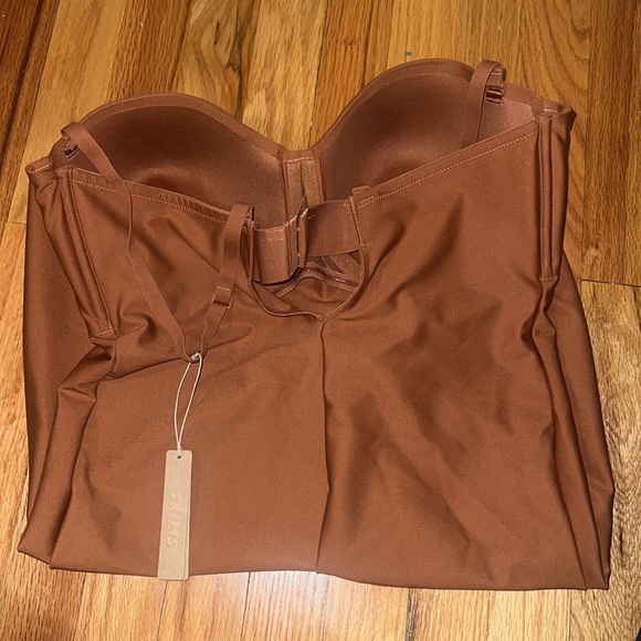 Underwire MID Thigh Bodysuit - Picture 5 of 5